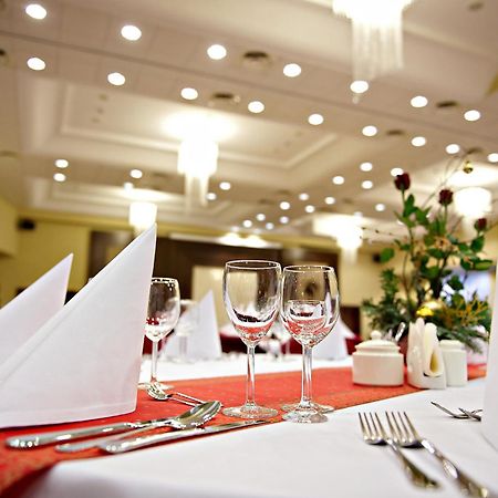 Hotel Prezydencki 3-Star Rzeszow Ngoại thất bức ảnh