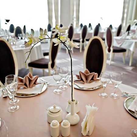 Hotel Prezydencki 3-Star Rzeszow Ngoại thất bức ảnh