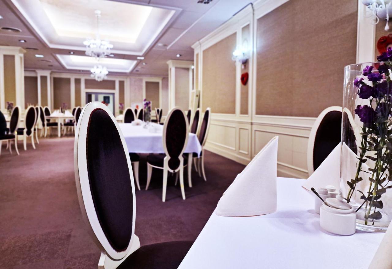 Hotel Prezydencki 3-Star Rzeszow Ngoại thất bức ảnh