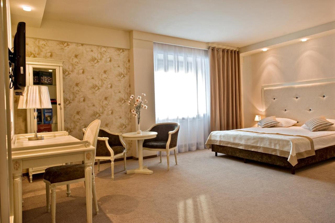 Hotel Prezydencki 3-Star Rzeszow Ngoại thất bức ảnh