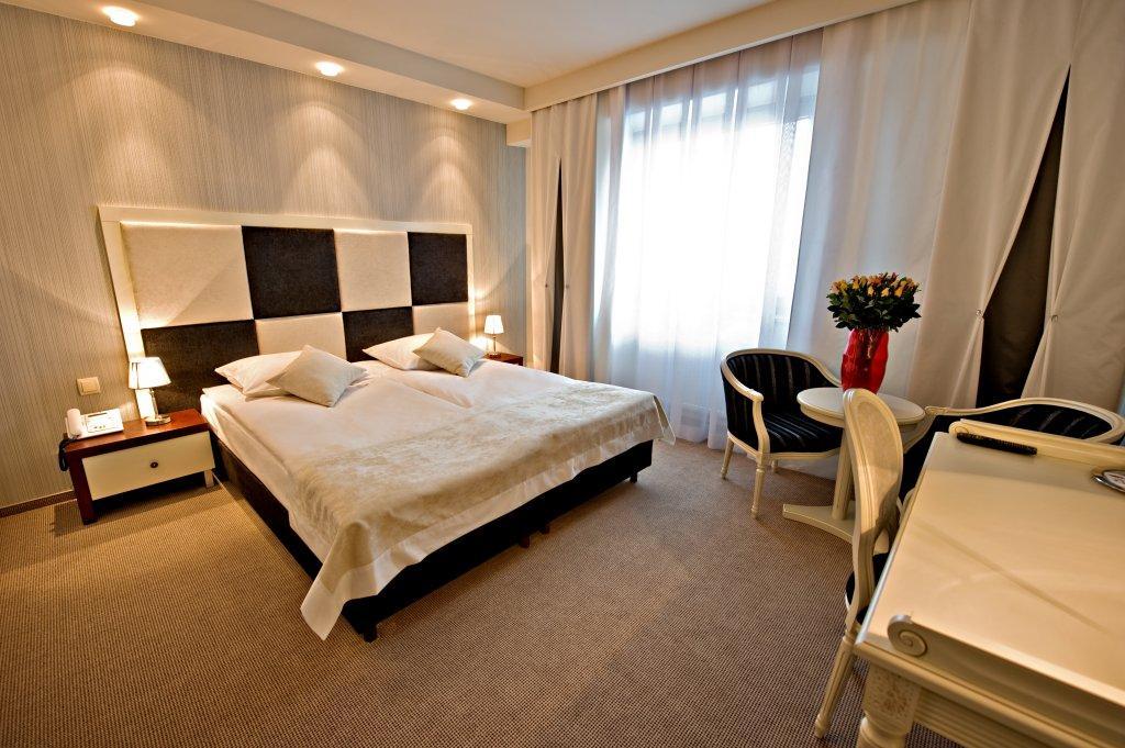 Hotel Prezydencki 3-Star Rzeszow Ngoại thất bức ảnh