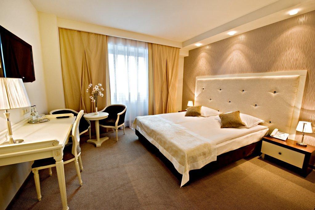 Hotel Prezydencki 3-Star Rzeszow Ngoại thất bức ảnh