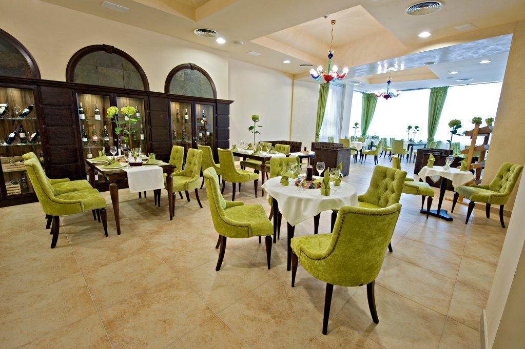 Hotel Prezydencki 3-Star Rzeszow Ngoại thất bức ảnh