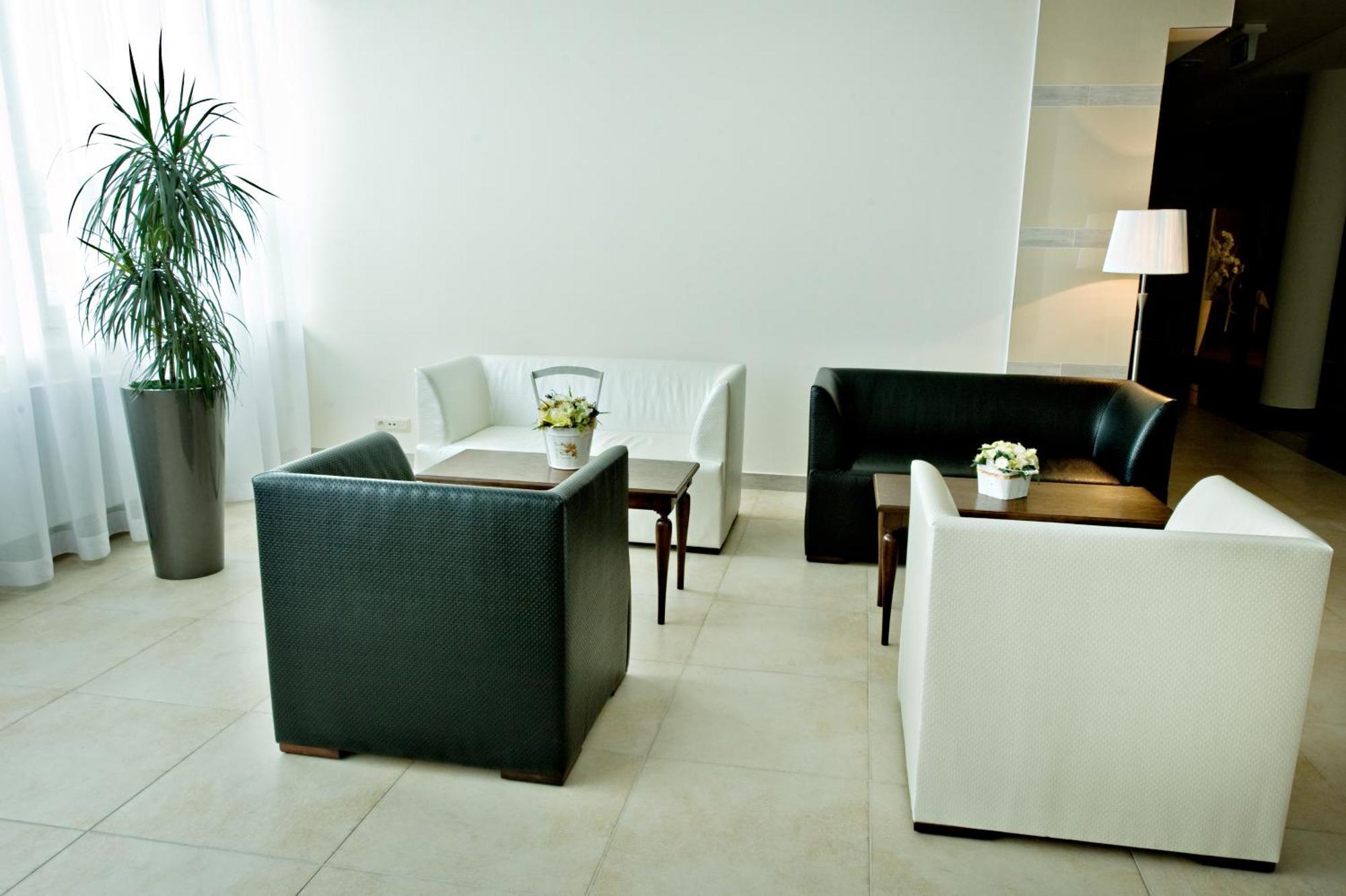 Hotel Prezydencki 3-Star Rzeszow Ngoại thất bức ảnh