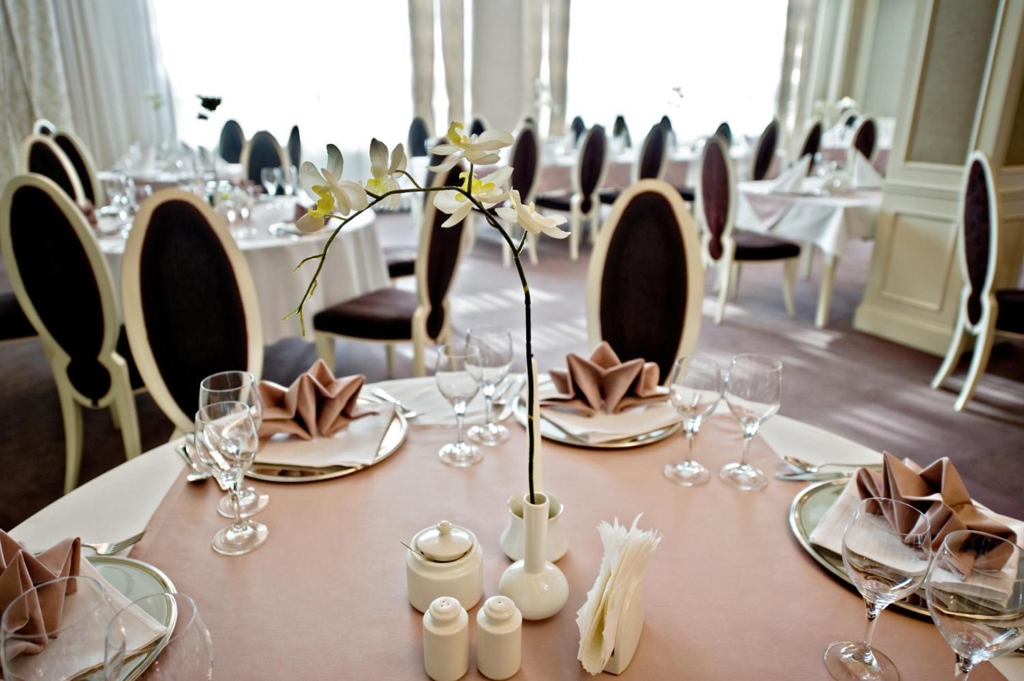 Hotel Prezydencki 3-Star Rzeszow Ngoại thất bức ảnh