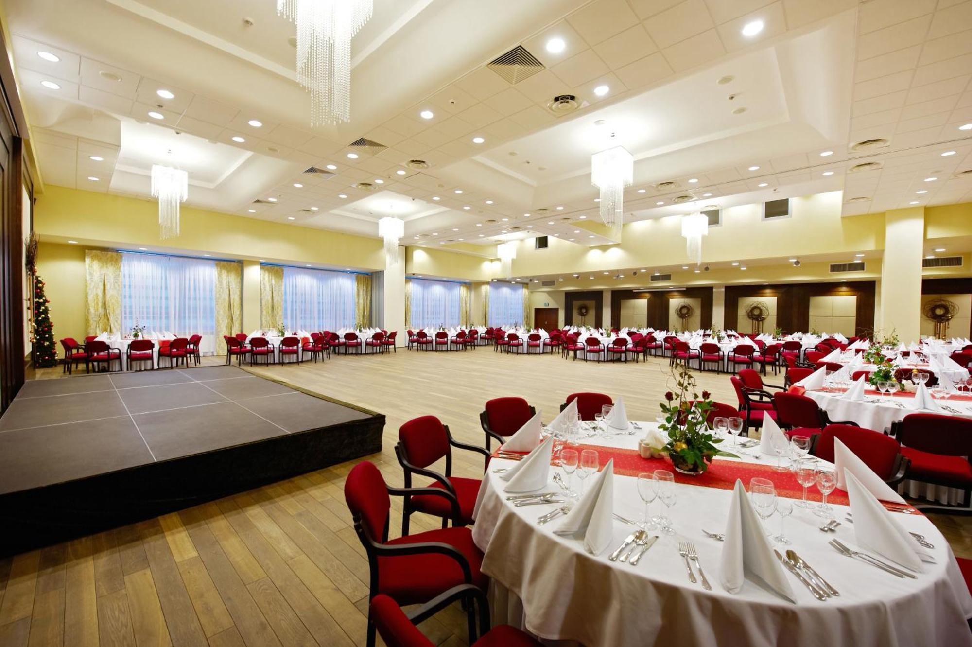 Hotel Prezydencki 3-Star Rzeszow Ngoại thất bức ảnh