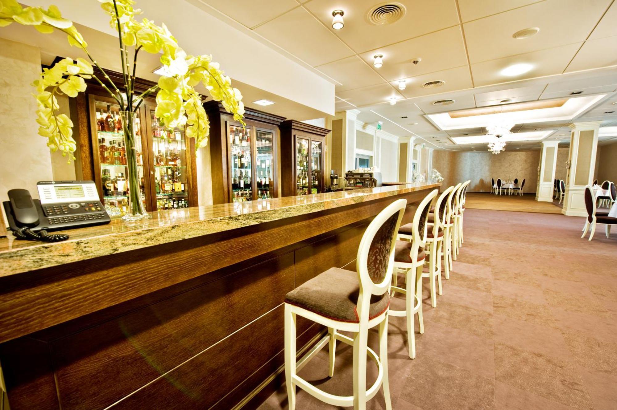 Hotel Prezydencki 3-Star Rzeszow Ngoại thất bức ảnh