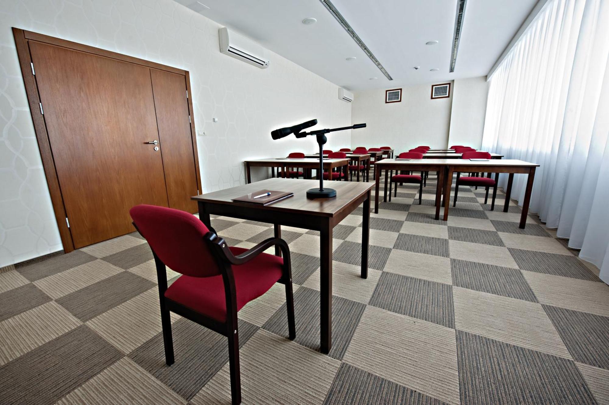 Hotel Prezydencki 3-Star Rzeszow Ngoại thất bức ảnh