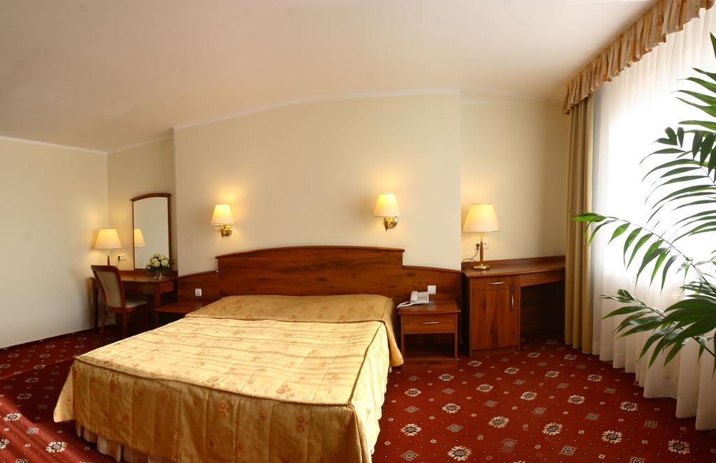 Hotel Prezydencki 3-Star Rzeszow Ngoại thất bức ảnh