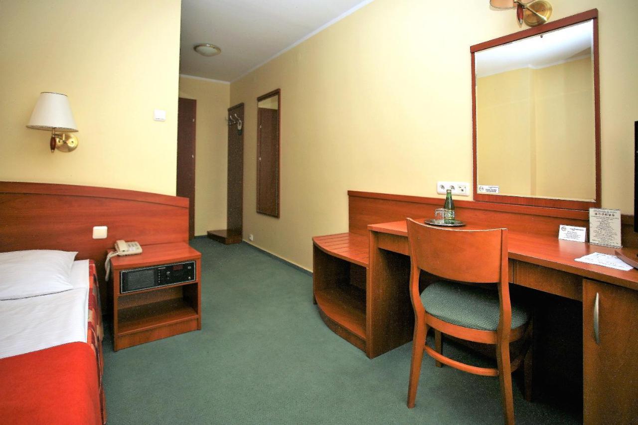 Hotel Prezydencki 3-Star Rzeszow Ngoại thất bức ảnh