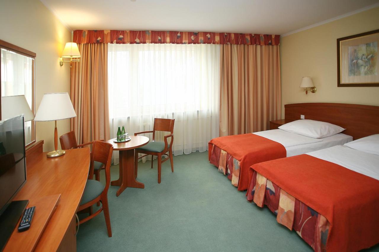 Hotel Prezydencki 3-Star Rzeszow Ngoại thất bức ảnh