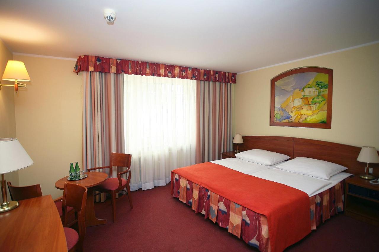 Hotel Prezydencki 3-Star Rzeszow Ngoại thất bức ảnh